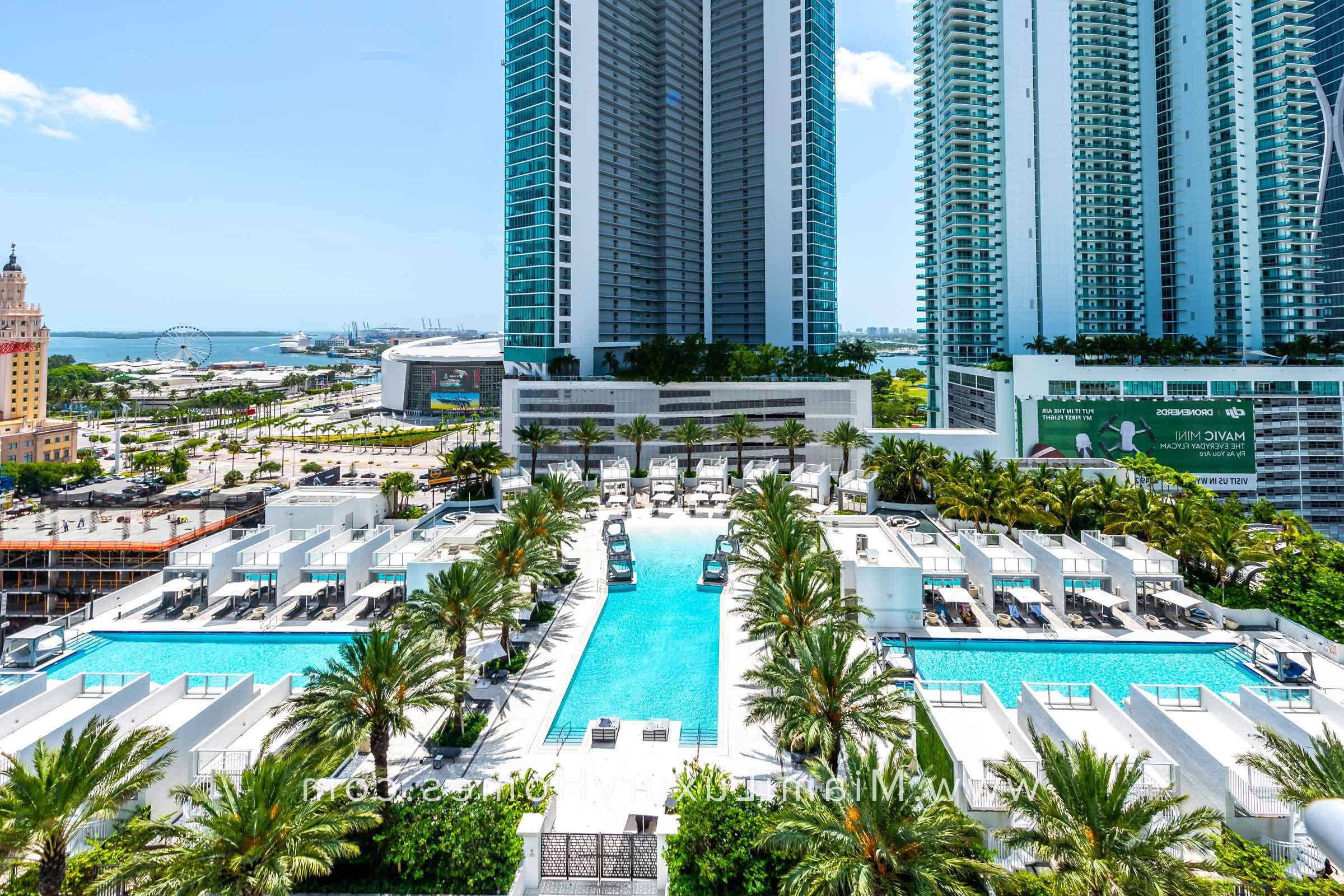 Paramount Miami Worldcenter Pool Deck