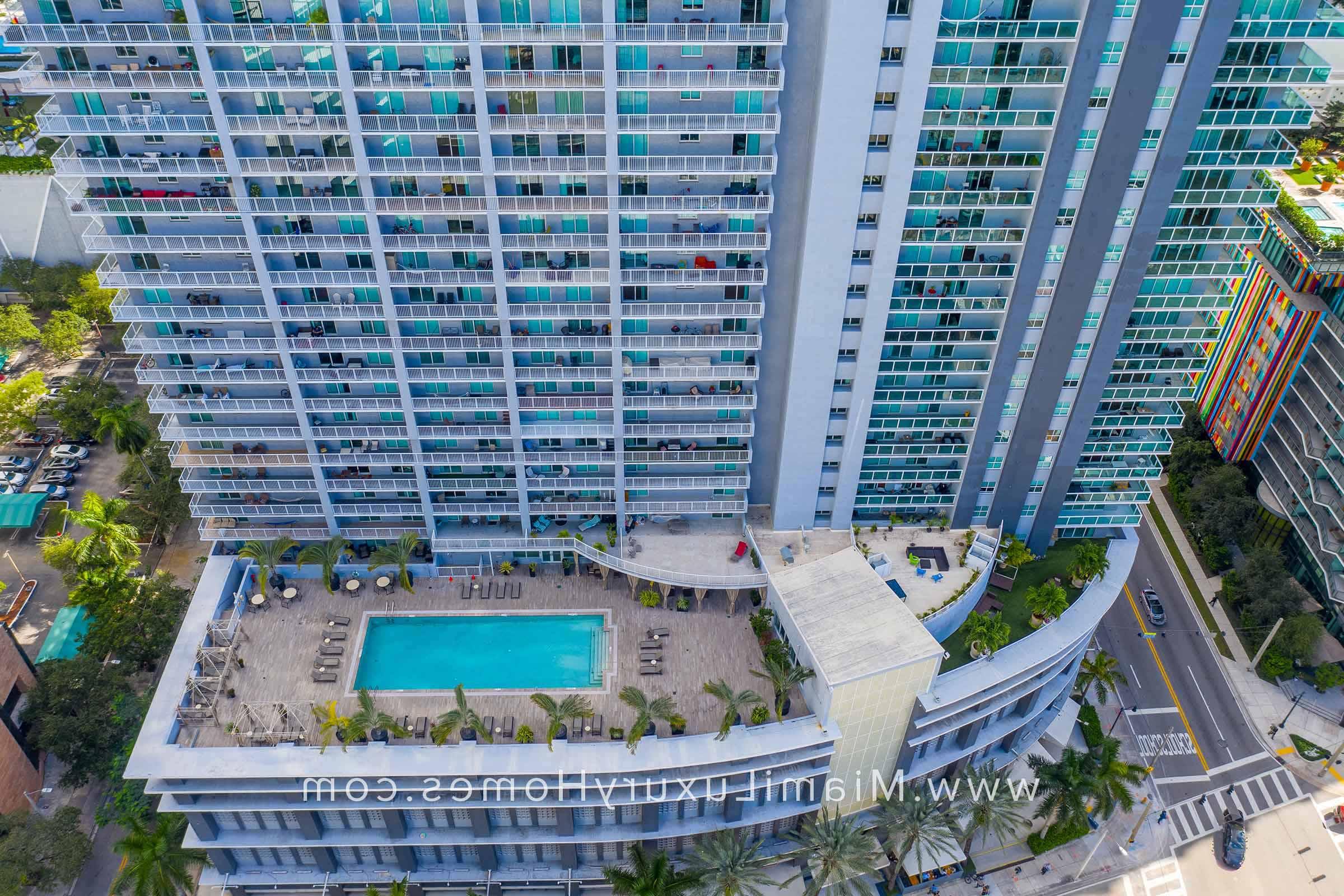 Vue at Brickell Pool